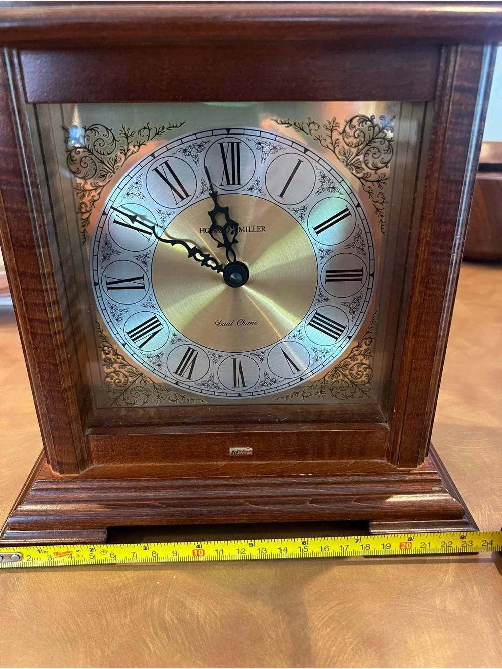 Howard Miller wood/brass Mantel Mantel Clock with Dual Chimes, Tested